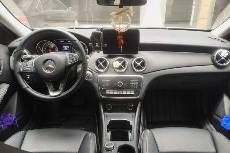 Used Mercedes-Benz GLA 2018 GLA 200 Fashion Model Center Console