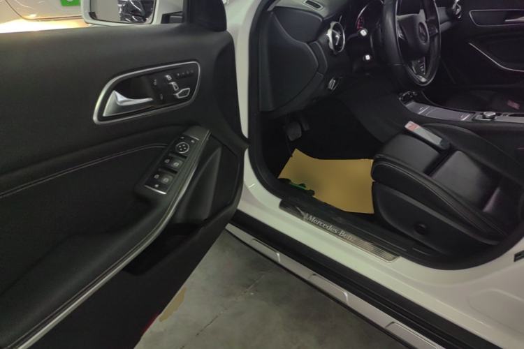 Used Mercedes-Benz GLA 2018 GLA 200 Sport Edition Driver Seat