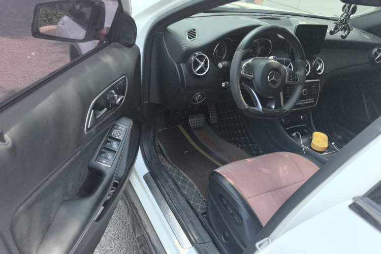 Used Mercedes-Benz GLA 2018 GLA 200 Polar Limited Edition Driver Seat