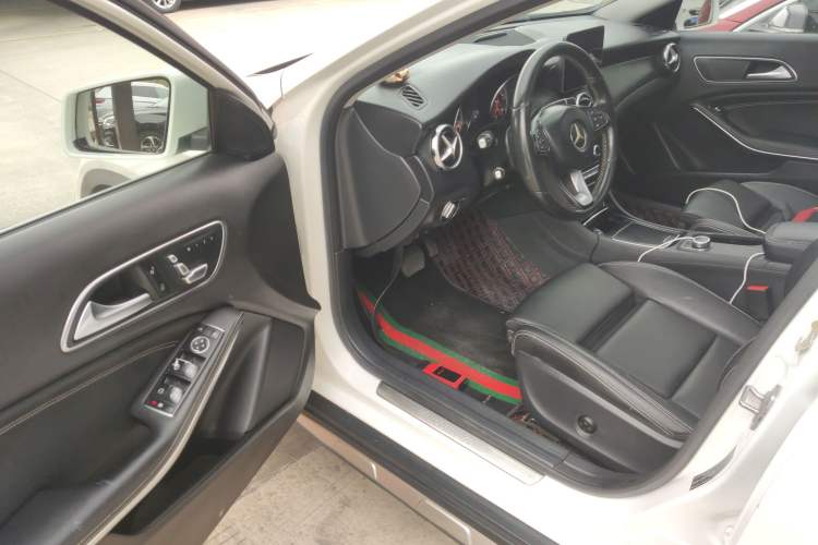 Used Mercedes-Benz GLA 2018 GLA 200 Sport Edition Driver Seat