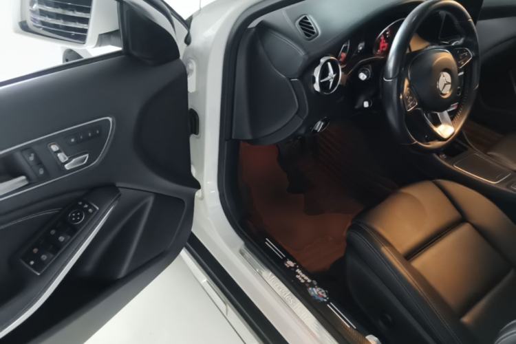Used Mercedes-Benz GLA 2018 GLA 200 Fashion Model Driver Seat