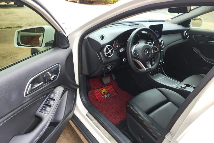 Used Mercedes-Benz GLA 2018 GLA 200 Sport Edition Driver Seat