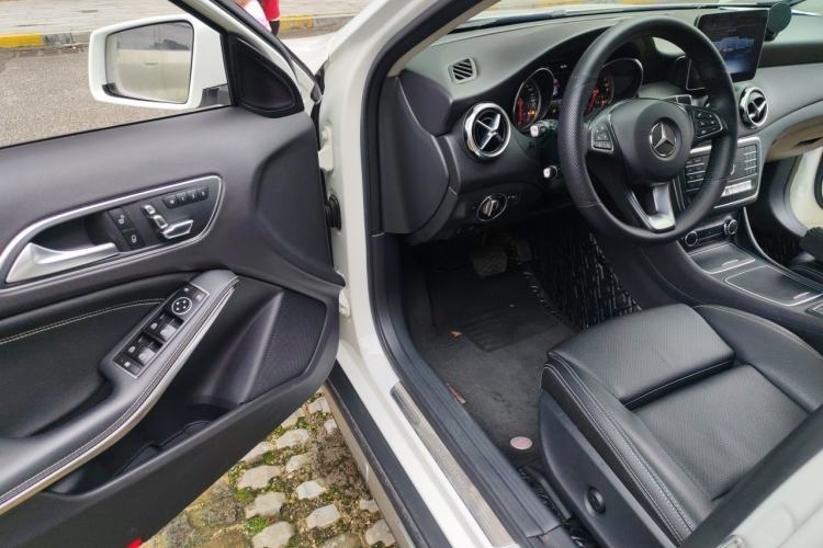 Used Mercedes-Benz GLA 2018 GLA 200 Sport Edition Driver Seat