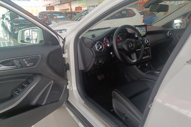 Used Mercedes-Benz GLA 2018 GLA 200 Sport Edition Driver Seat
