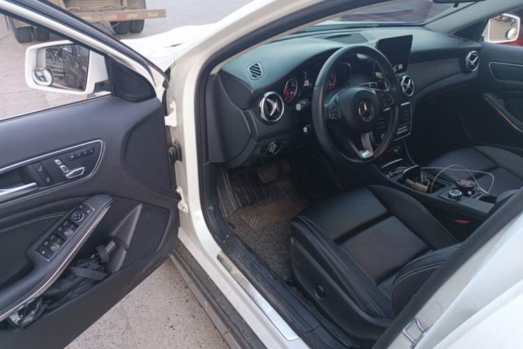 Used Mercedes-Benz GLA 2018 GLA 200 Sport Edition Driver Seat