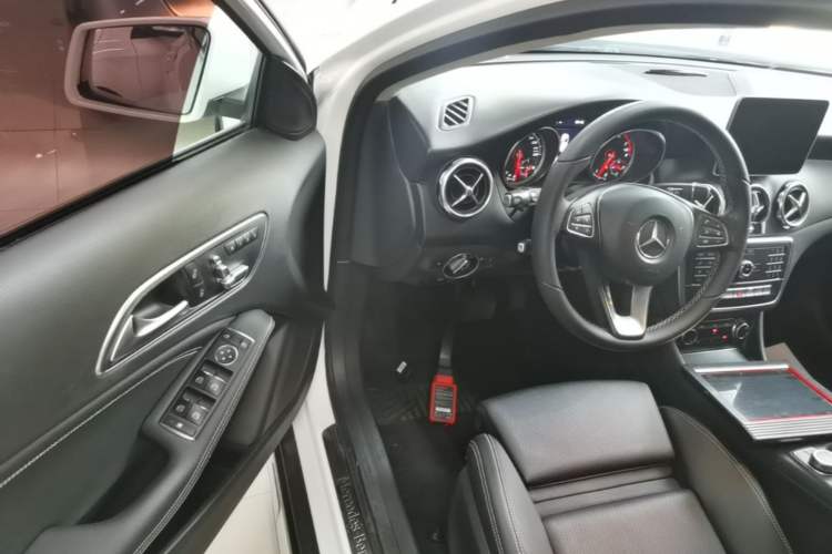 Used Mercedes-Benz GLA 2018 GLA 200 Sport Edition Driver Seat
