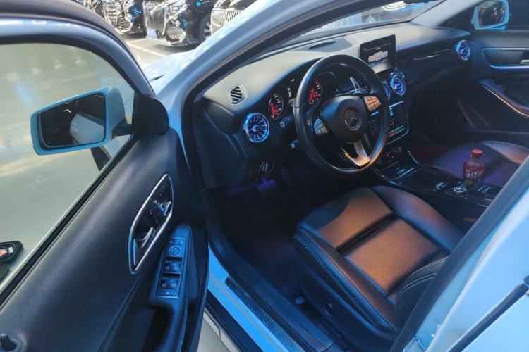 Used Mercedes-Benz GLA 2018 GLA 200 Sport Edition Driver Seat