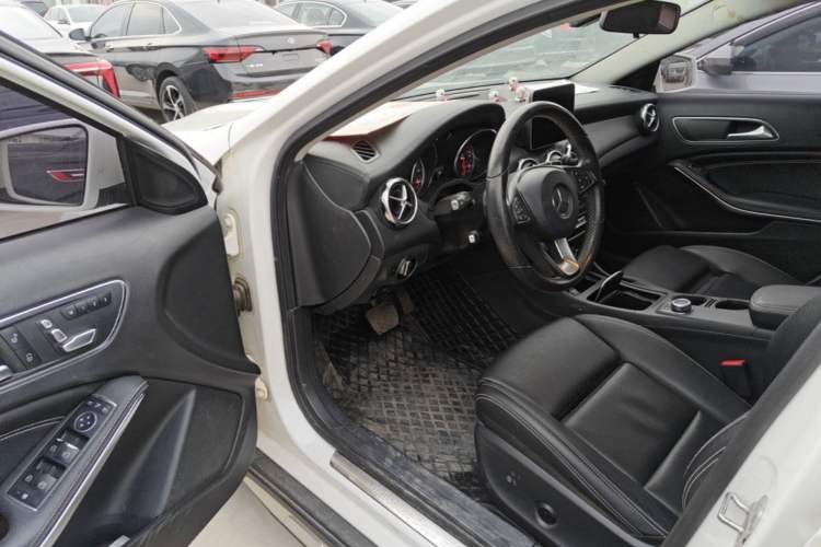 Used Mercedes-Benz GLA 2018 GLA 200 Fashion Model Driver Seat
