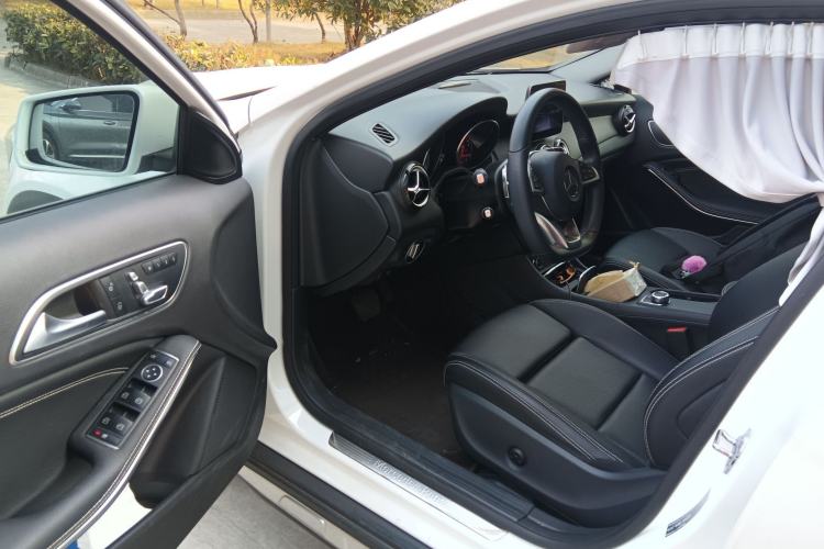 Used Mercedes-Benz GLA 2018 GLA 200 Sport Edition Driver Seat