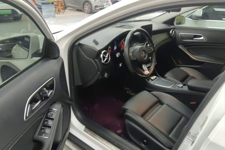 Used Mercedes-Benz GLA 2018 GLA 200 Sport Edition Driver Seat
