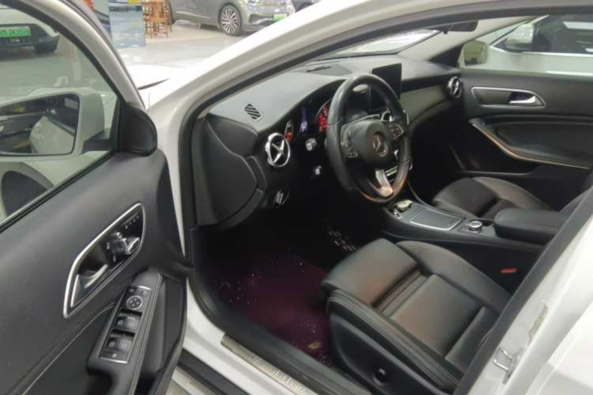 Used Mercedes-Benz GLA 2018 GLA 200 Sport Edition Driver Seat