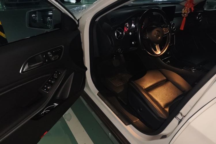 Used Mercedes-Benz GLA 2018 GLA 200 Sport Edition Driver Seat