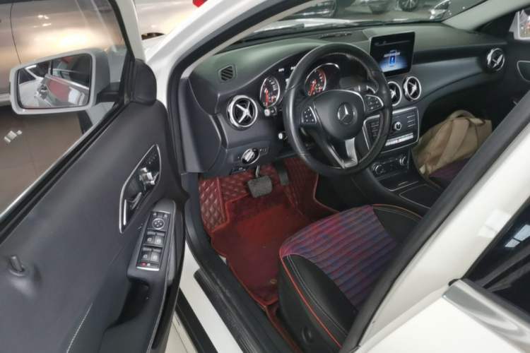 Used Mercedes-Benz GLA 2018 GLA 200 Sport Edition Driver Seat