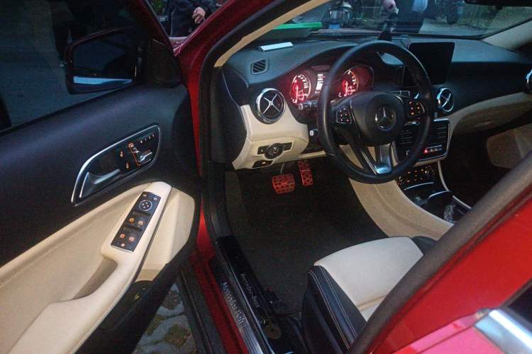 Used Mercedes-Benz GLA 2018 GLA 200 Sport Edition Driver Seat