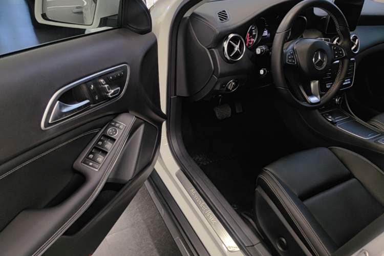 Used Mercedes-Benz GLA 2018 GLA 200 Fashion Model Driver Seat