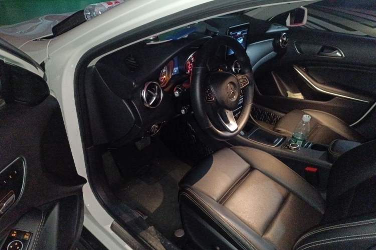 Used Mercedes-Benz GLA 2018 GLA 200 Sport Edition Driver Seat