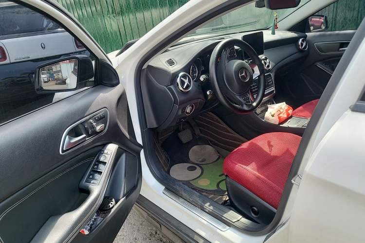 Used Mercedes-Benz GLA 2018 GLA 220 4MATIC Sport Edition Driver Seat