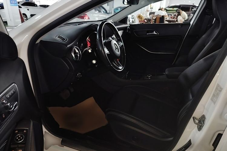 Used Mercedes-Benz GLA 2018 GLA 200 Sport Edition Driver Seat
