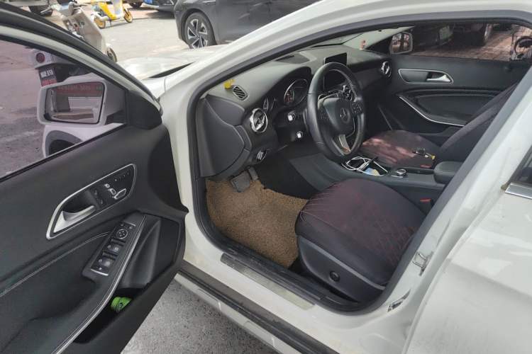 Used Mercedes-Benz GLA 2018 GLA 200 Sport Edition Driver Seat