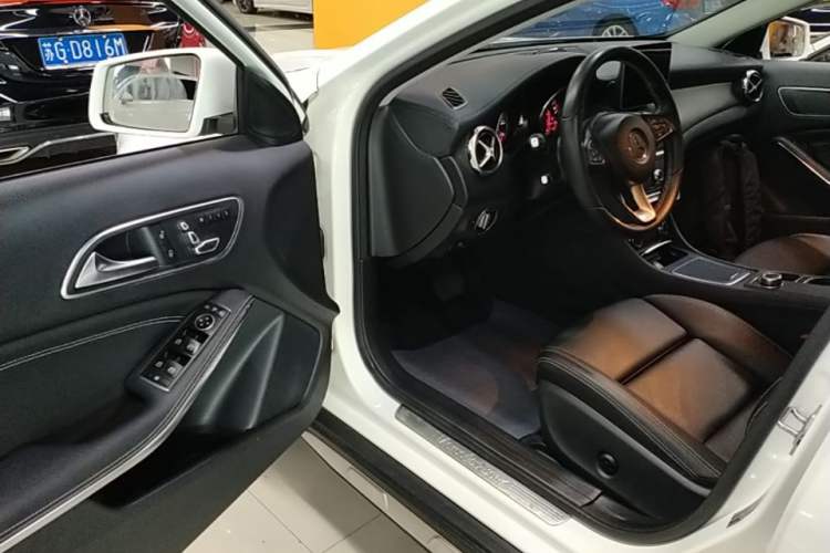Used Mercedes-Benz GLA 2018 GLA 200 Fashion Model Driver Seat