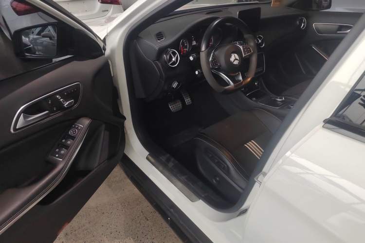 Used Mercedes-Benz GLA 2018 GLA 200 Polar Limited Edition Driver Seat
