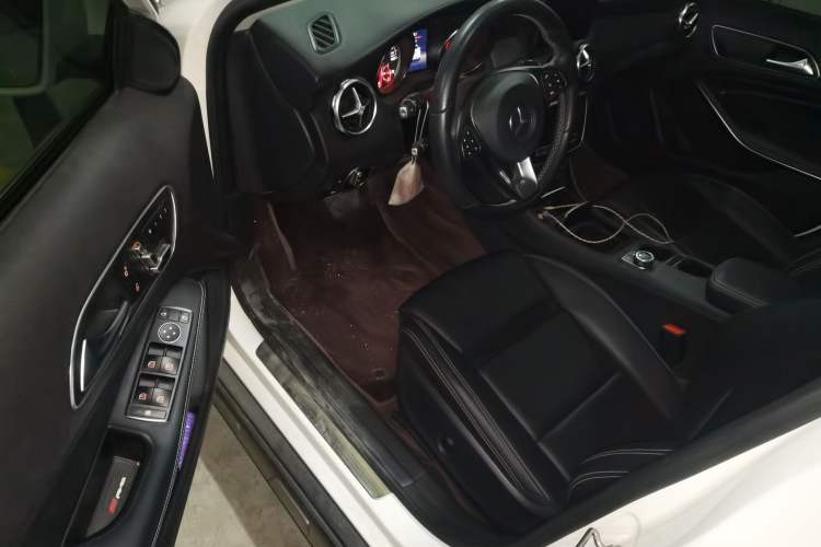 Used Mercedes-Benz GLA 2018 GLA 200 Sport Edition Driver Seat