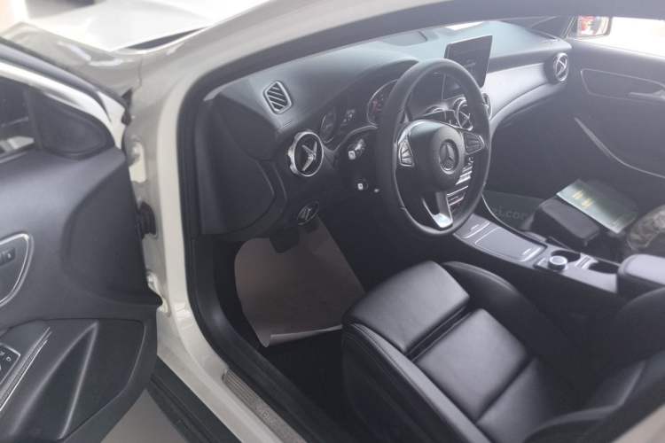 Used Mercedes-Benz GLA 2018 GLA 220 4MATIC Sport Edition Driver Seat