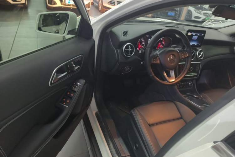 Used Mercedes-Benz GLA 2018 GLA 200 Sport Edition Driver Seat