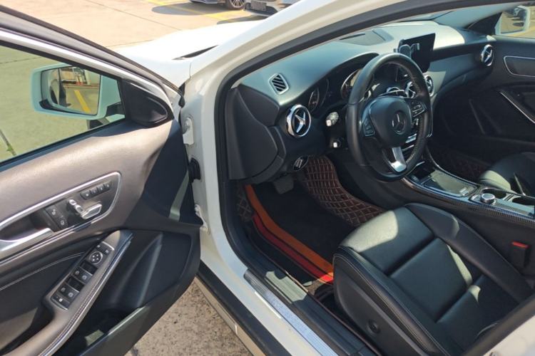 Used Mercedes-Benz GLA 2018 GLA 200 Sport Edition Driver Seat