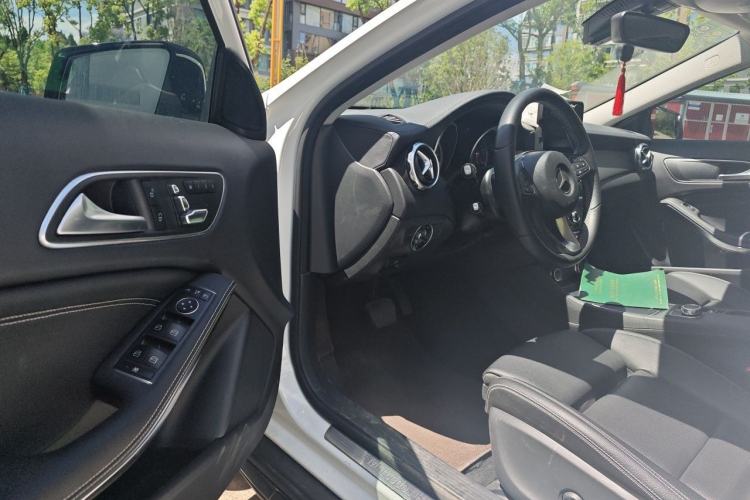 Used Mercedes-Benz GLA 2018 GLA 220 4MATIC Sport Edition Driver Seat