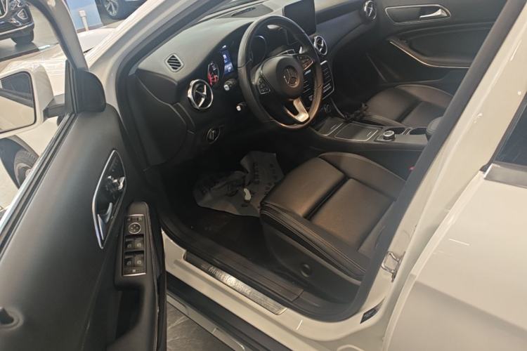 Used Mercedes-Benz GLA 2018 GLA 200 Sport Edition Driver Seat