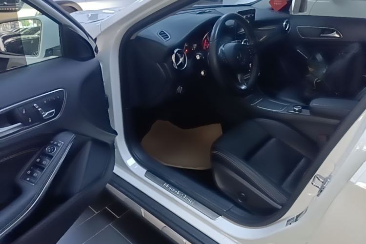 Used Mercedes-Benz GLA 2018 GLA 200 Fashion Model Driver Seat