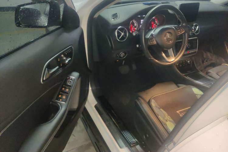Used Mercedes-Benz GLA 2018 GLA 220 4MATIC Sport Edition Driver Seat