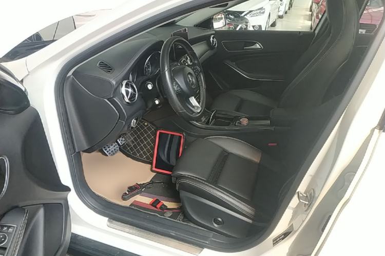 Used Mercedes-Benz GLA 2018 GLA 220 4MATIC Sport Edition Driver Seat