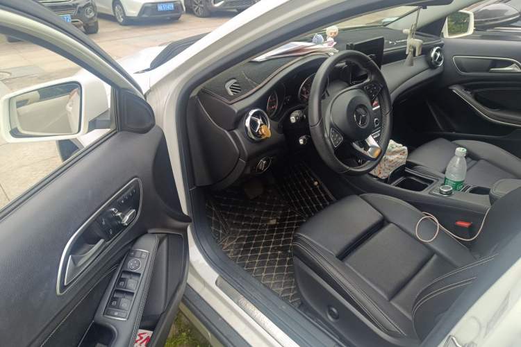 Used Mercedes-Benz GLA 2018 GLA 200 Sport Edition Driver Seat