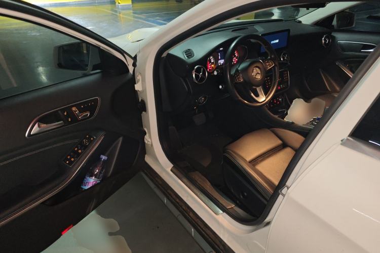 Used Mercedes-Benz GLA 2018 GLA 200 Sport Edition Driver Seat