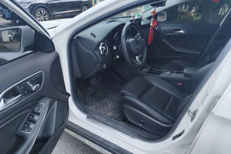 Used Mercedes-Benz GLA 2018 GLA 200 Fashion Model Driver Seat