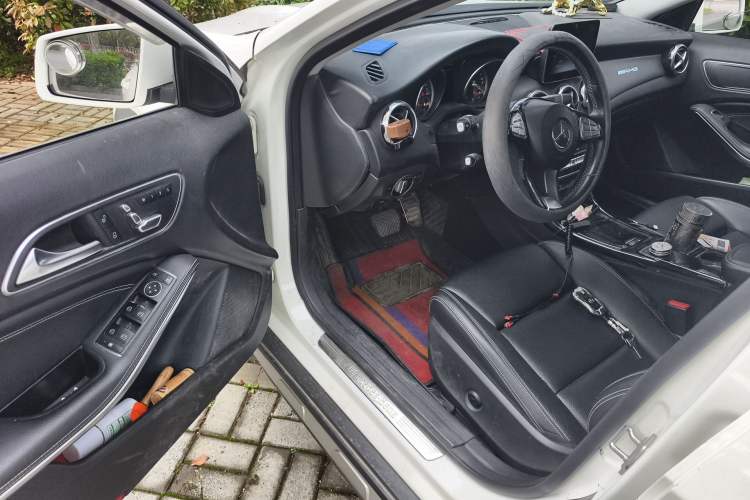 Used Mercedes-Benz GLA 2018 GLA 200 Sport Edition Driver Seat