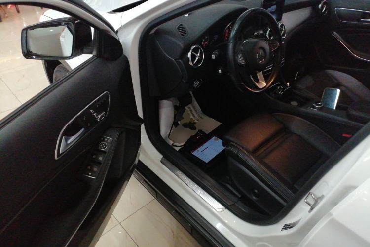 Used Mercedes-Benz GLA 2018 GLA 220 4MATIC Sport Edition Driver Seat