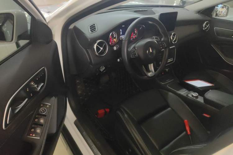 Used Mercedes-Benz GLA 2018 GLA 200 Sport Edition Driver Seat