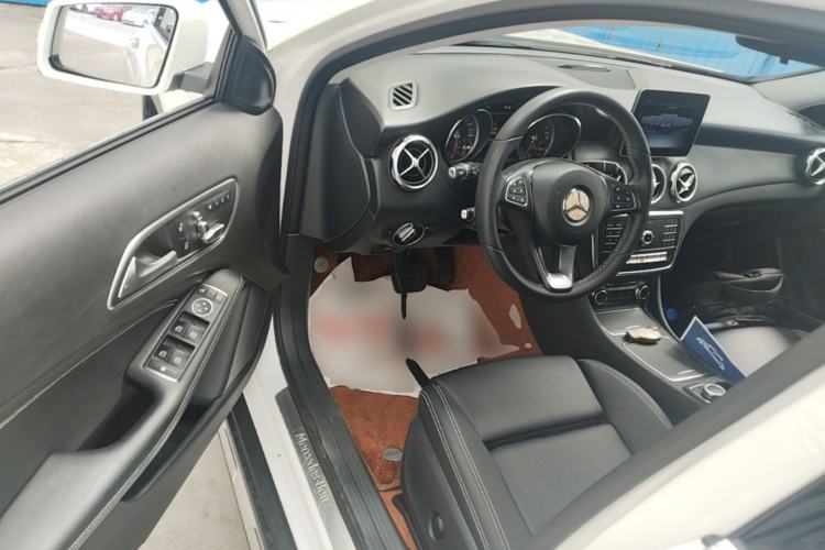 Used Mercedes-Benz GLA 2018 GLA 200 Sport Edition Driver Seat