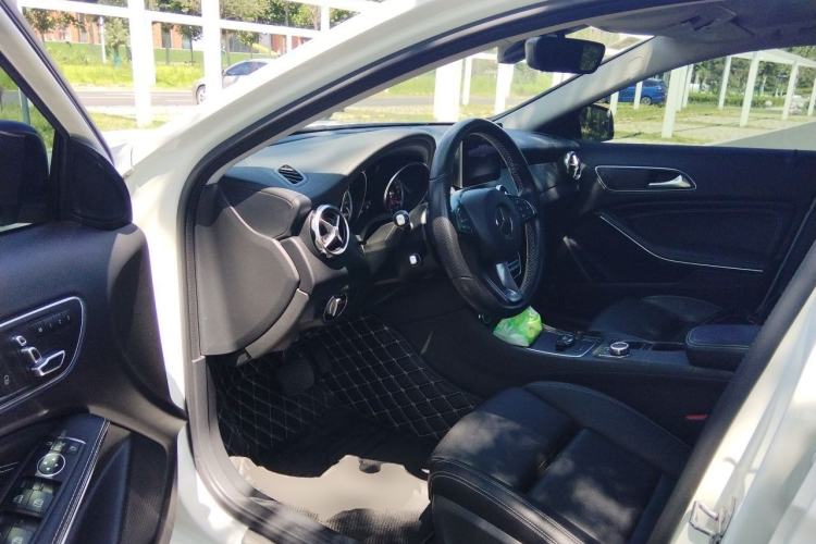 Used Mercedes-Benz GLA 2018 GLA 220 4MATIC Sport Edition Driver Seat