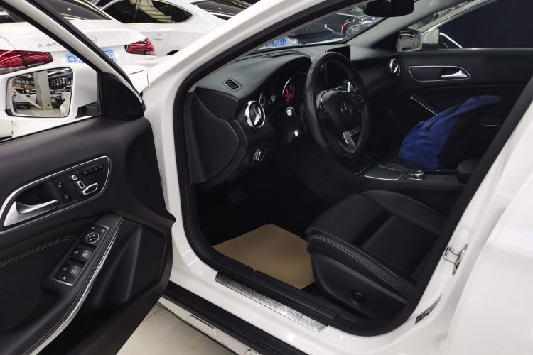 Used Mercedes-Benz GLA 2018 GLA 200 Sport Edition Driver Seat