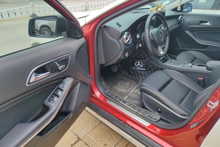 Used Mercedes-Benz GLA 2018 GLA 200 Sport Edition Driver Seat