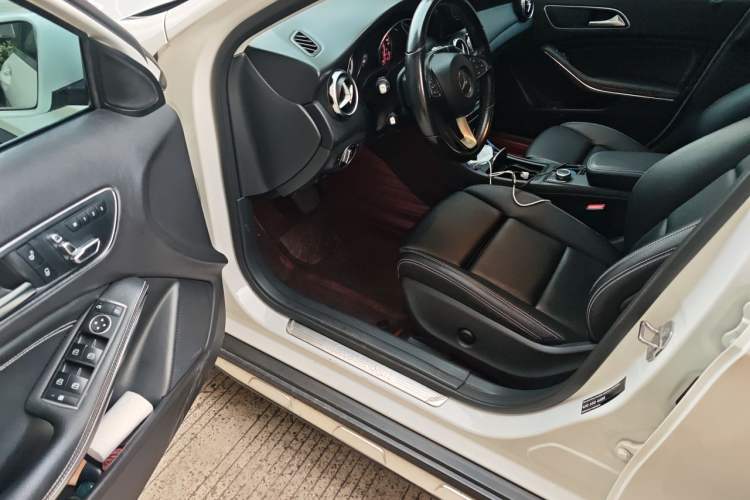 Used Mercedes-Benz GLA 2018 GLA 200 Sport Edition Driver Seat