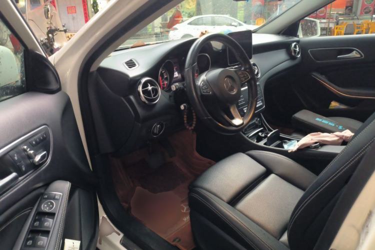 Used Mercedes-Benz GLA 2018 GLA 200 Sport Edition Driver Seat