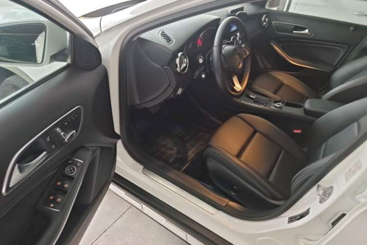 Used Mercedes-Benz GLA 2018 GLA 200 Sport Edition Driver Seat