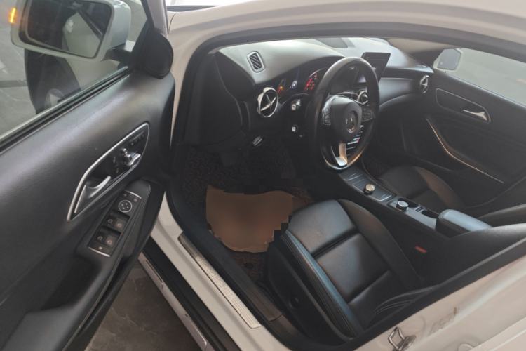 Used Mercedes-Benz GLA 2018 GLA 200 Sport Edition Driver Seat
