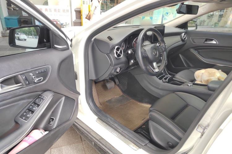 Used Mercedes-Benz GLA 2018 GLA 220 4MATIC Sport Edition Driver Seat