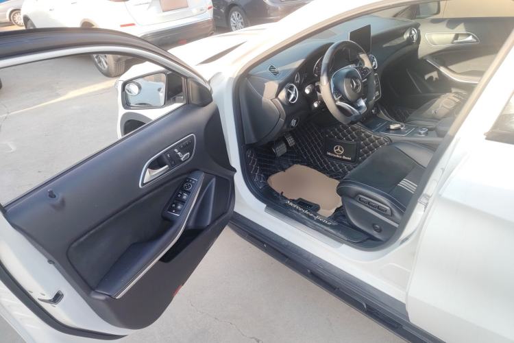 Used Mercedes-Benz GLA 2018 GLA 200 Polar Limited Edition Driver Seat